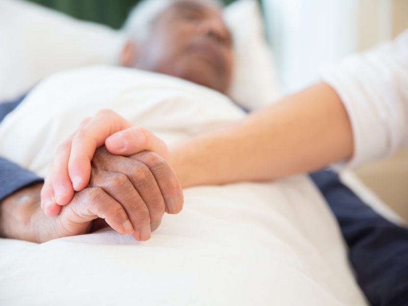 “Cuidados paliativos buscam promover vida ativa do paciente com qualidade”, avalia pesquisadora da UFPR