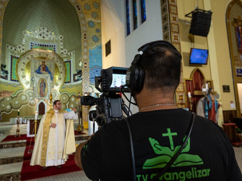 Santa Clara de Assis, padroeira da televisão: como a TV Evangelizar leva fé a mais de mil municípios brasileiros
