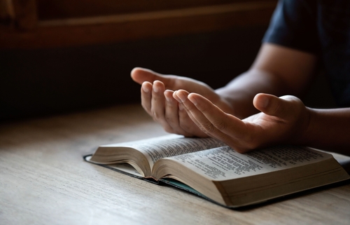 Leitura orante da Bíblia: aprenda como fazer