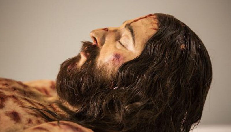 Corpo hiper-realista de Jesus é destaque em exposição e impressiona fiéis