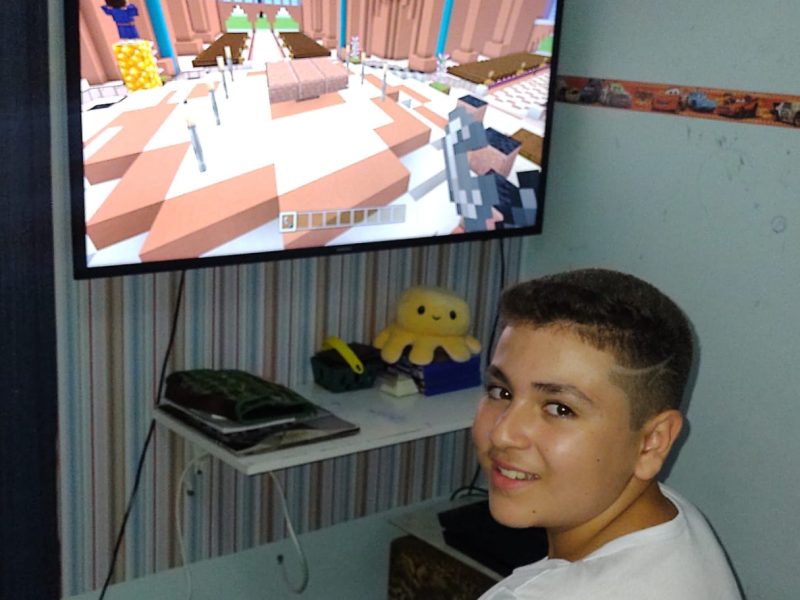 Evangelização pelo Minecraft: garoto de 10 anos viraliza ao falar sobre Deus em videogame