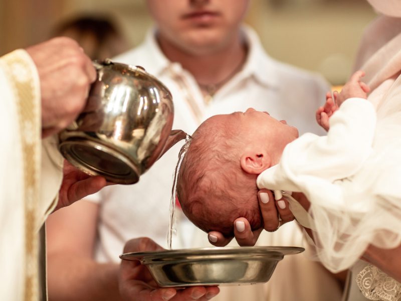 Por que a água é um dos elementos mais marcantes do Batismo?