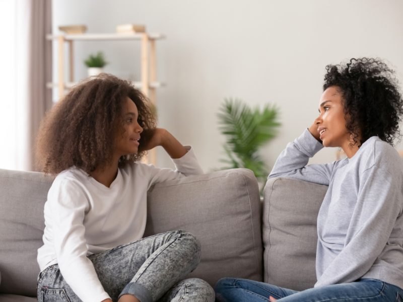 Acolher antes de aconselhar: o que a Bíblia e os especialistas ensinam sobre estar com quem sofre