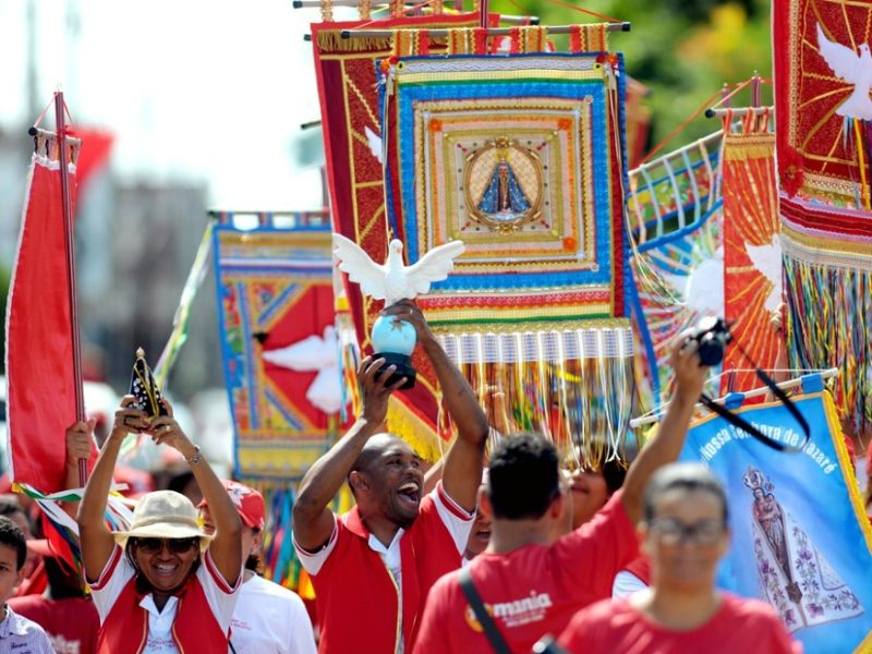 Festa do Divino: tradição católica de Portugal leva fiéis às ruas em todo o Brasil
