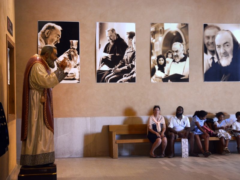 Como São Pio de Pietrelcina, “luz do nosso tempo”, gerou e cuidou de filhos espirituais