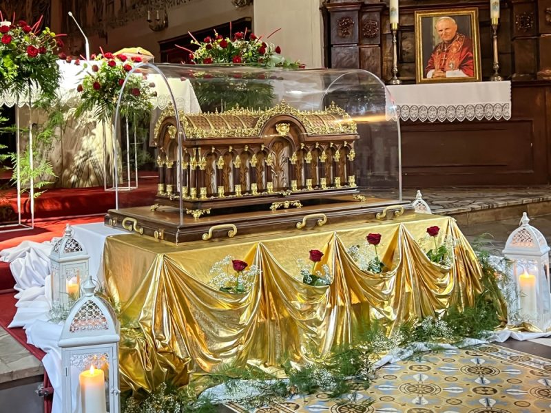 Por que católicos veneram as relíquias dos santos?