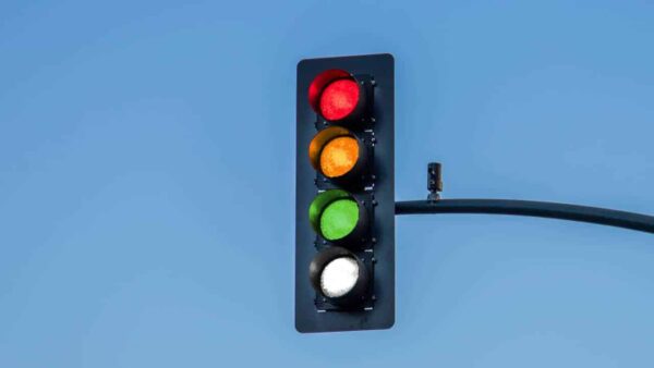 Já ouviu falar do semáforo com quatro luzes?