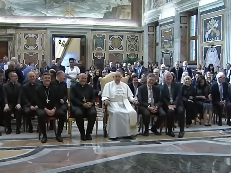 “O riso é contagioso”: Papa Francisco recebe humoristas do mundo todo no Vaticano
