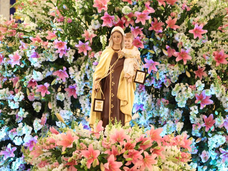 Escapulário de Nossa Senhora do Carmo: veja três Santos que vestiam esse símbolo de união com Maria