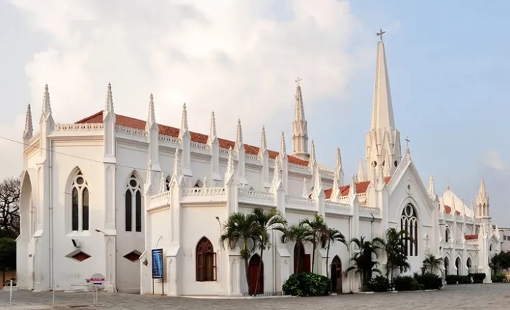 Basílica de São Tomé: túmulo do apóstolo na Índia atrai milhares de cristãos