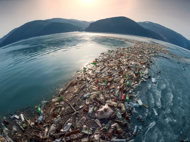 O que são as ilhas de plástico e como afetam o meio ambiente?