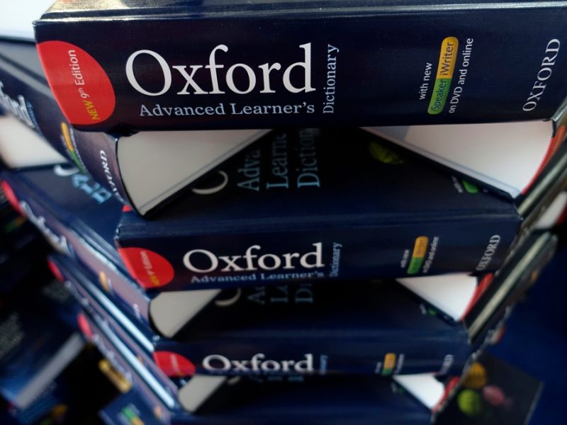 “Brain rot” é escolhida a palavra do ano de 2024 pelo Dicionário Oxford: entenda o que significa