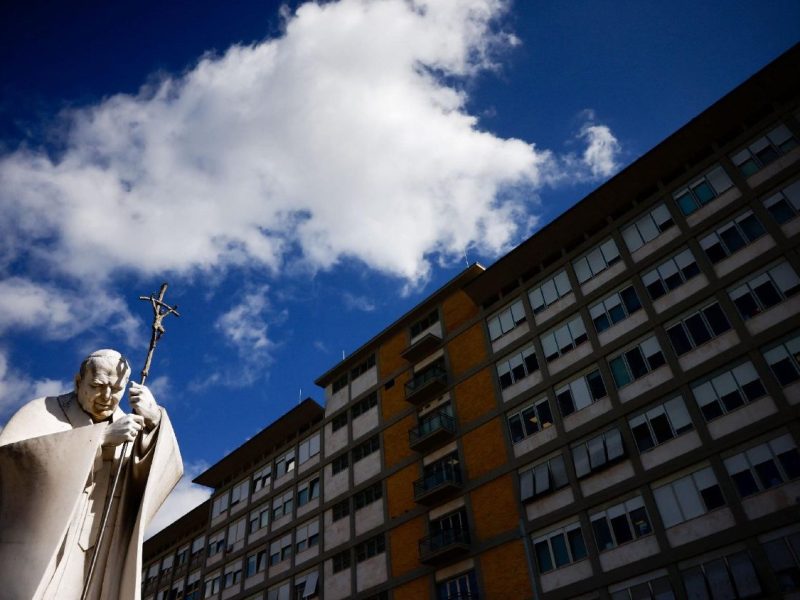 Vigília em Roma continua e Vaticano informa sobre saúde de Papa Francisco