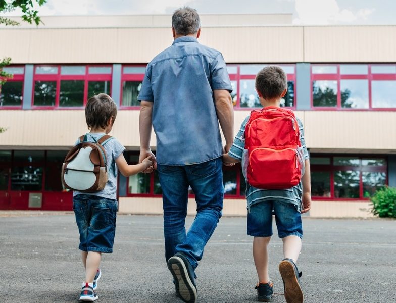 O que considerar na escolha da mochila escolar? Veja dicas para evitar problemas na coluna