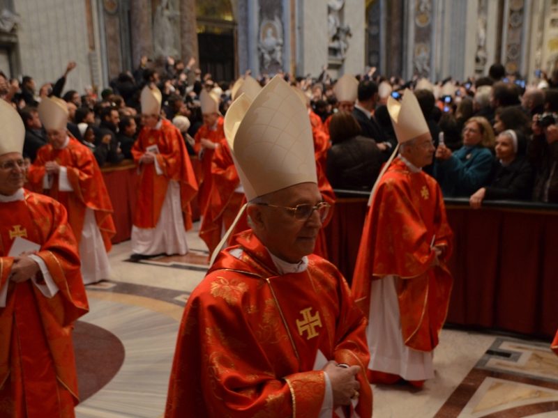 Conclave começou hoje no Vaticano para escolher o próximo Papa