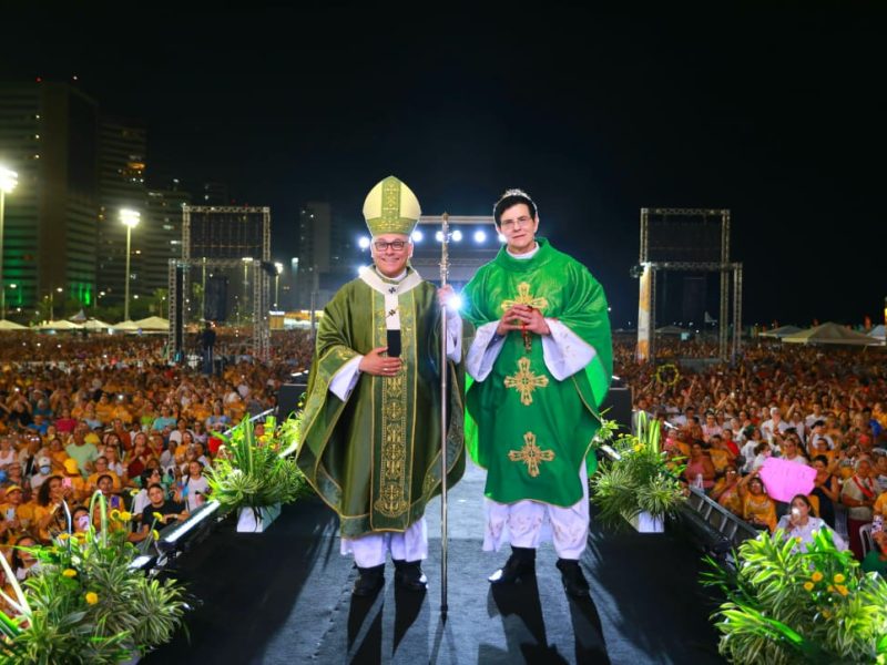 Evangelizar Fortaleza 2025: maior evento católico do Brasil volta à Praia de Iracema com o tema “Fortalecei‑nos na fé”