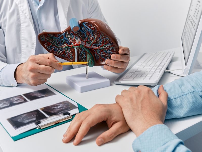 Julho Amarelo: o que você precisa saber para se proteger das hepatites virais