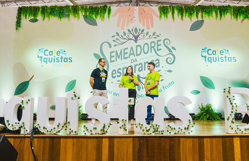 Quem foi o catequista que marcou sua vida? Missionários da Associação Evangelizar é Preciso respondem