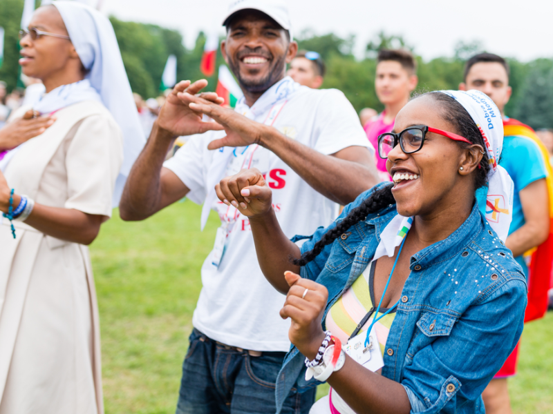 O que a Bíblia diz sobre o riso?