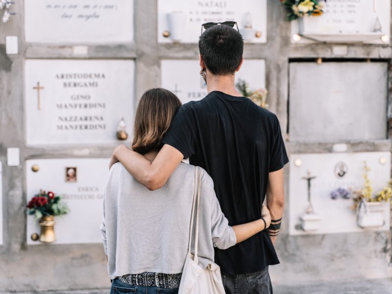 Por que os católicos rezam pelos mortos? O sentido do Dia de Finados na fé cristã