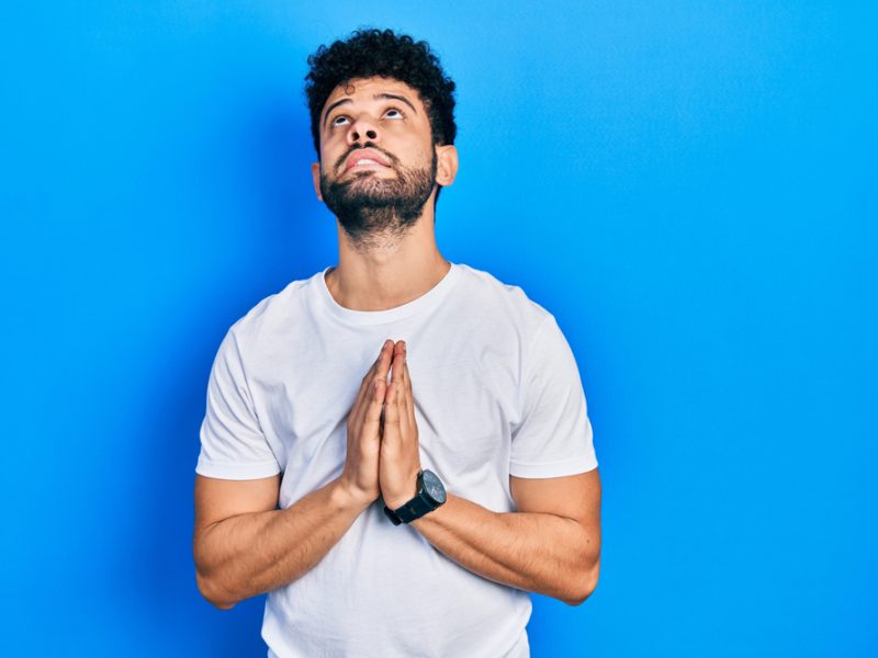 Três versículos da Bíblia para fortalecer a decisão de pedir perdão