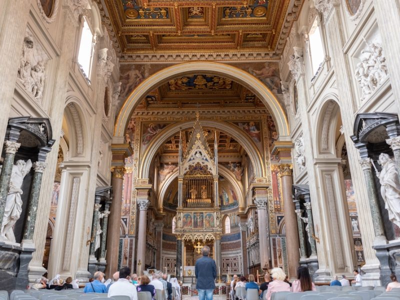 O que aconteceu entre São Francisco de Assis e o Papa na Basílica de Latrão?