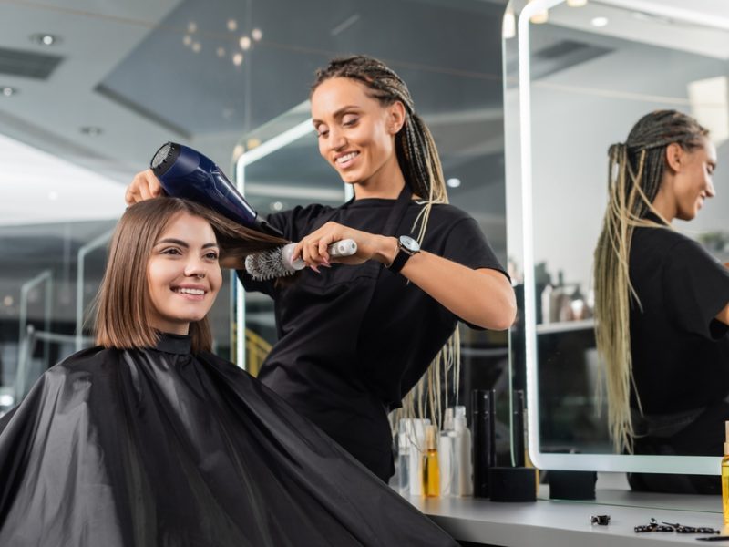 Salão de beleza é lugar de fofoca? No Dia Nacional do Cabeleireiro, veja o que foi dito por um Papa