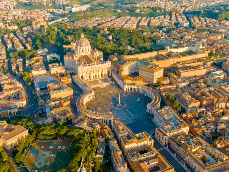 Como se constitui a hierarquia da Igreja Católica nos dias atuais?