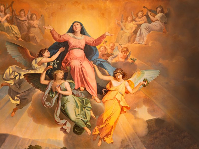 Maria: Mãe que nos leva a Jesus