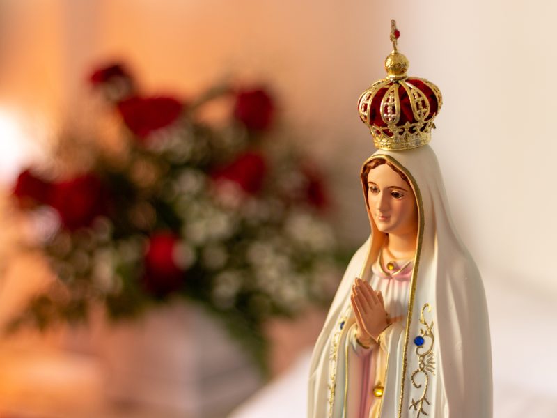 Entenda o que é e como fazer a consagração a Nossa Senhora
