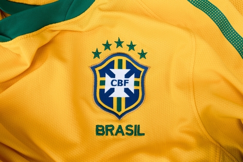 O que o escudo da camisa da Seleção Brasileira tem a ver com a Igreja Católica?