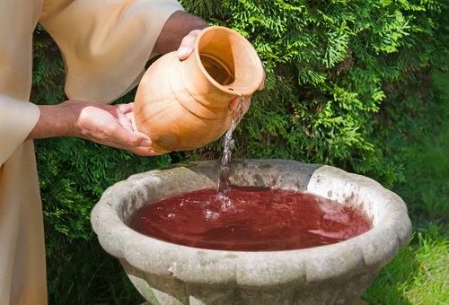 O primeiro milagre de Jesus teve vinho: o que isso significou?