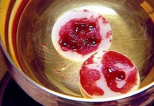 A hóstia de Buenos Aires que virou tecido cardíaco e a de Ferrara que ainda sangra no teto de uma basílica