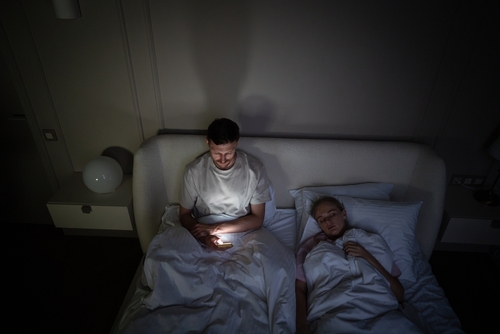 Você passa tempo demais no celular? A Bíblia tem algo a dizer sobre isso