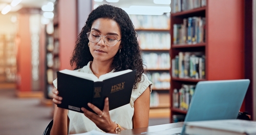 Cinco versículos para ler quando estiver enfrentando dificuldades na profissão