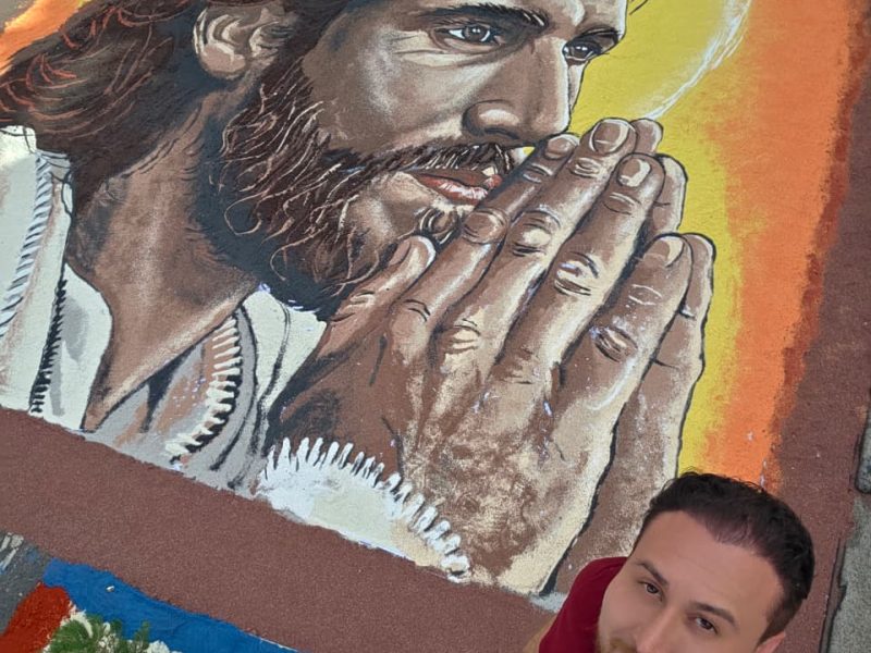 Sete horas de joelhos no asfalto: como um médico criou o maior mosaico de Jesus do Brasil