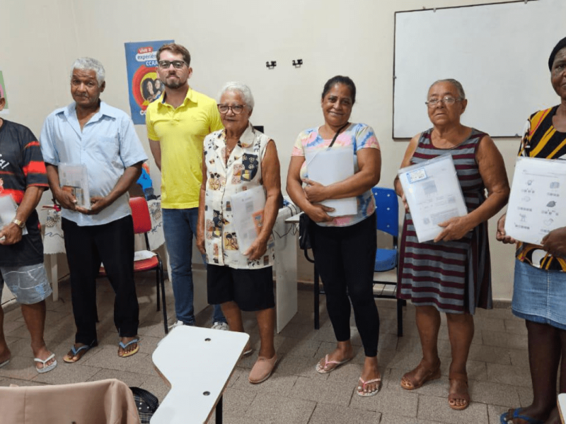 Igreja Católica e alfabetização: projetos que levam leitura e escrita a adultos e idosos pelo país
