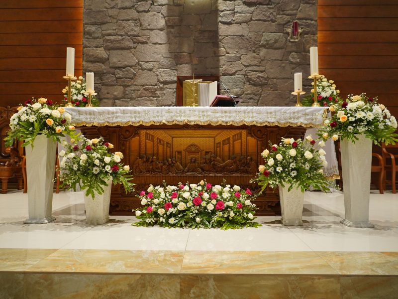 Rosas, lírios e margaridas: por que os católicos usam flores para celebrar a fé?