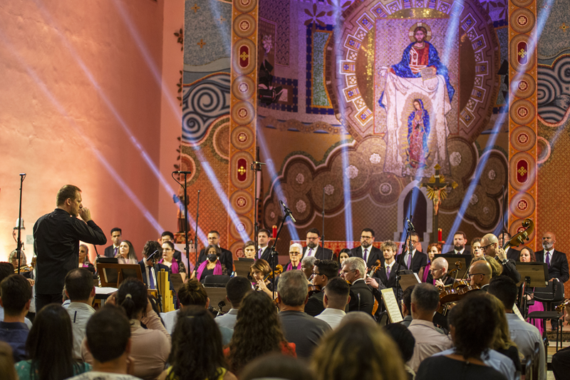 Camerata Antiqua de Curitiba homenageia Reitor da PUCPR com Réquiem de Mozart
