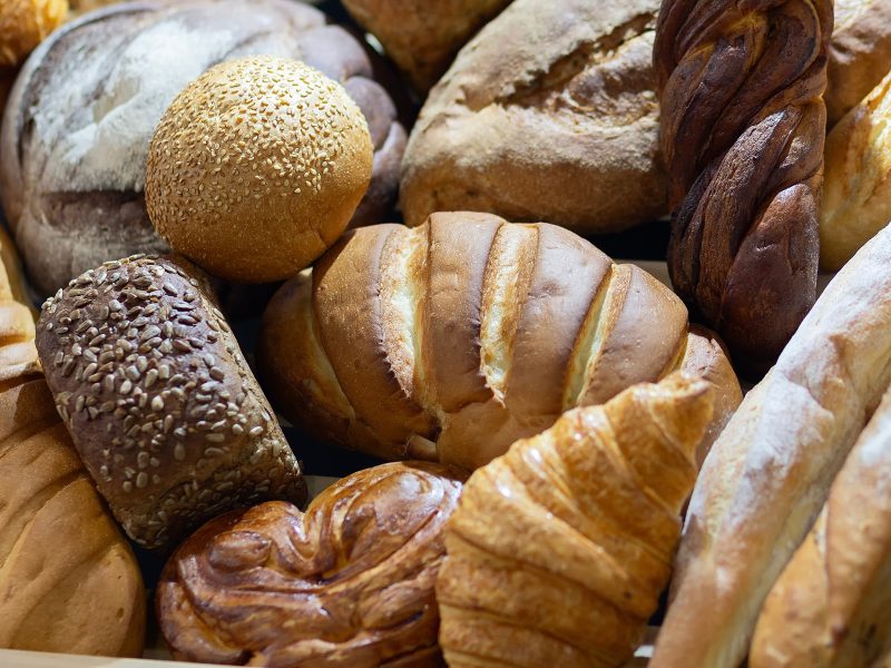 Conheça o significado bíblico do pão e aprenda uma receita para fazer em casa